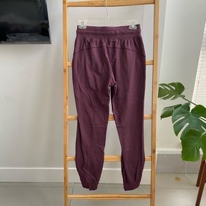 Lululemon joggers in maroon colour size 4